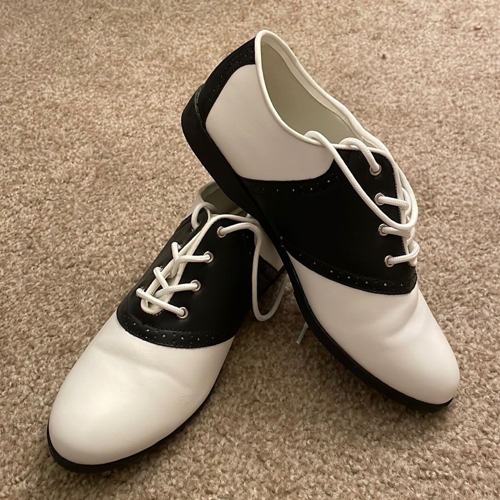 Unique Vintage Saddle Shoes. Size 9.
